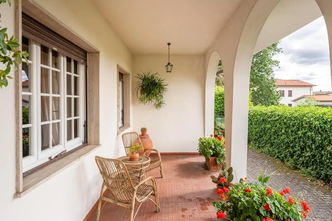 Tea Rose House Apartment Capannori Italy